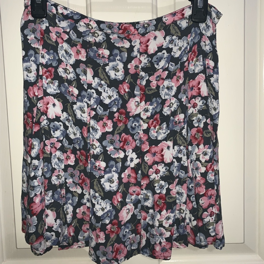Hollister flowy & floral skirt